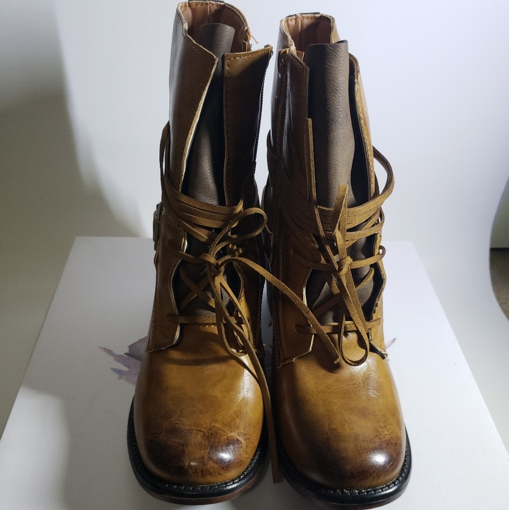 Combat boots